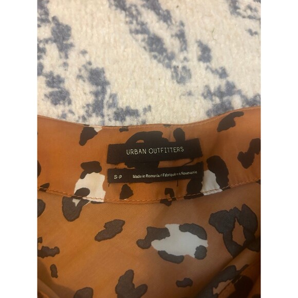 Urban Outfitters Leopad Print Swingy Satin Mini Skirt - Picture 4 of 4